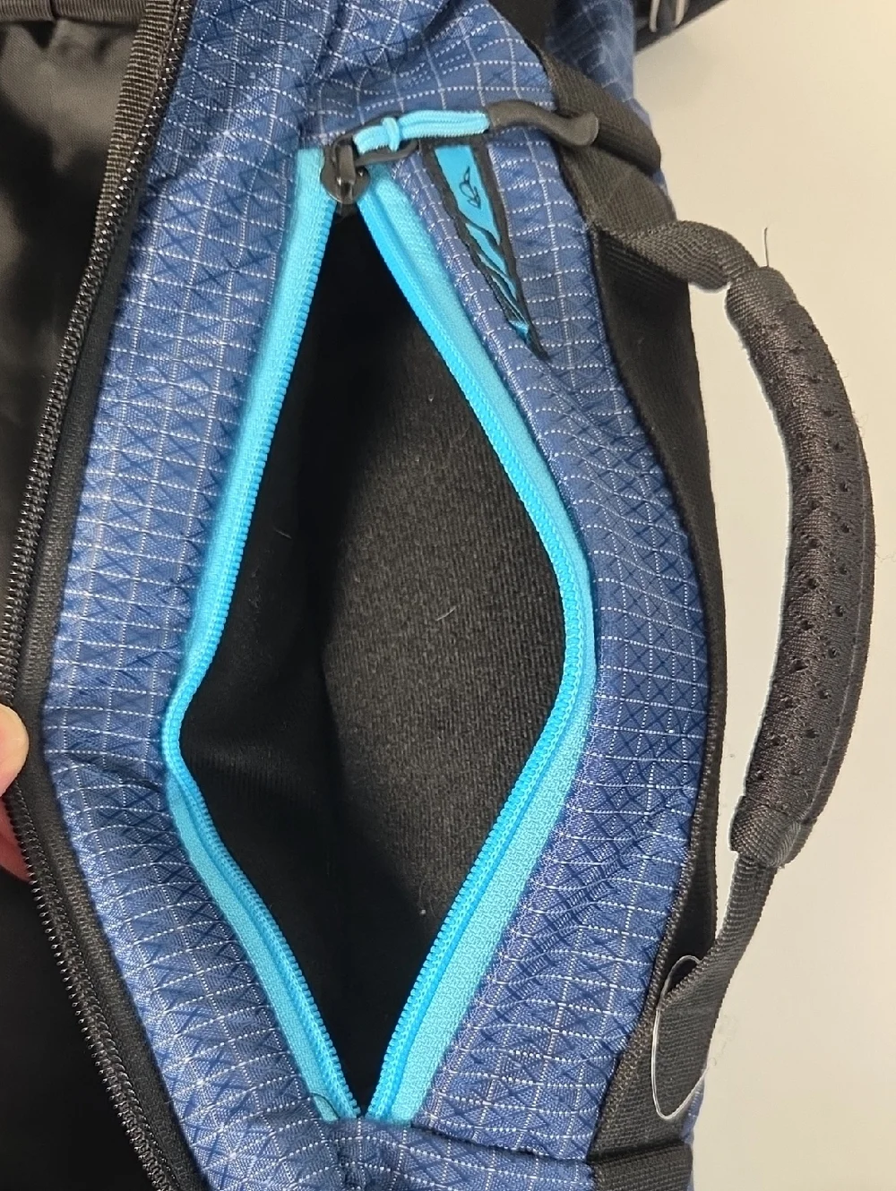Oakley Link 35L Black and Blue Men's Duffel with Teal Logo